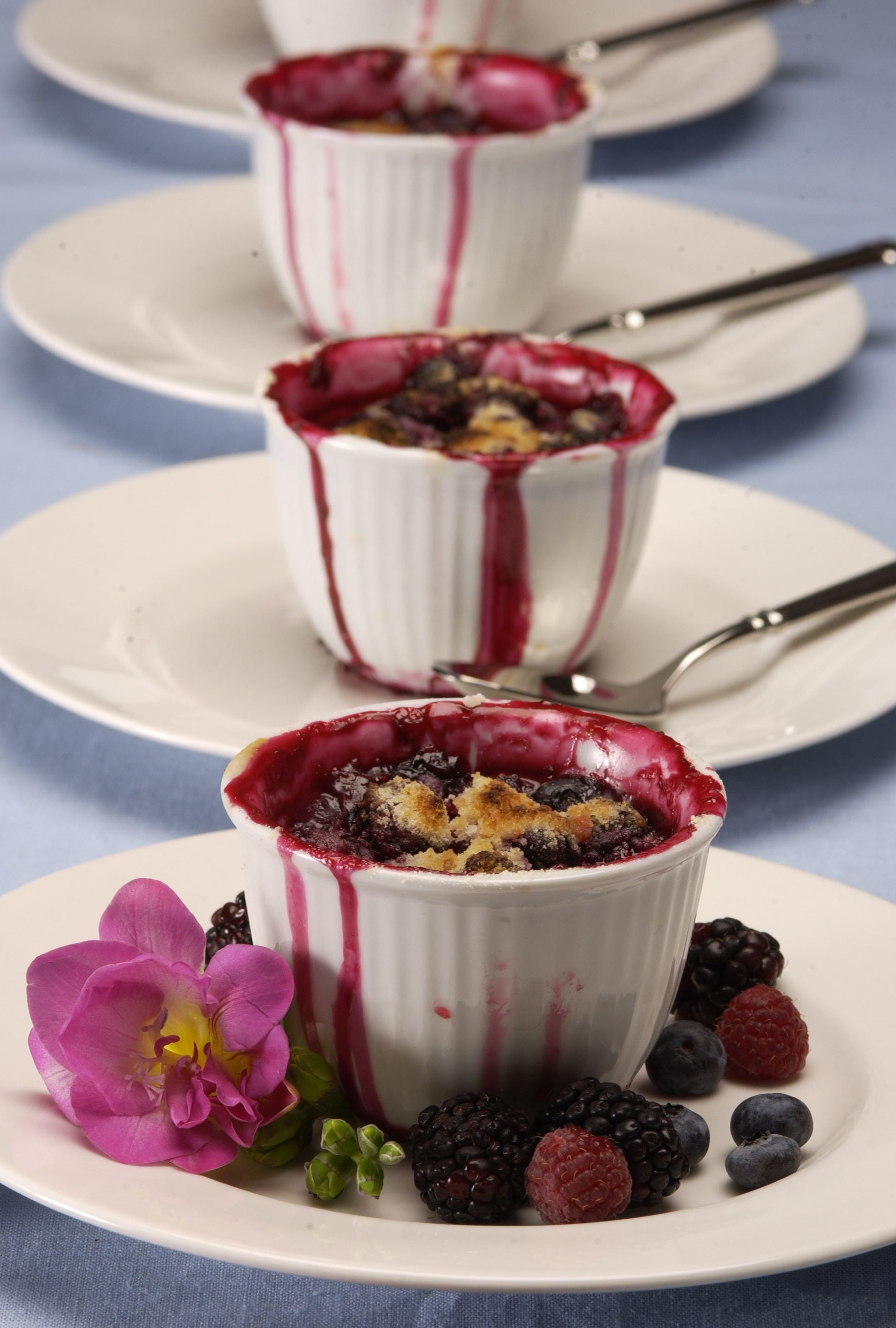 Simple Summer Style: Mixed Berry Crumble – Culinary Thymes